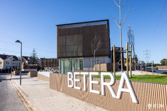 Edificio municipal con el rótulo de Bétera
